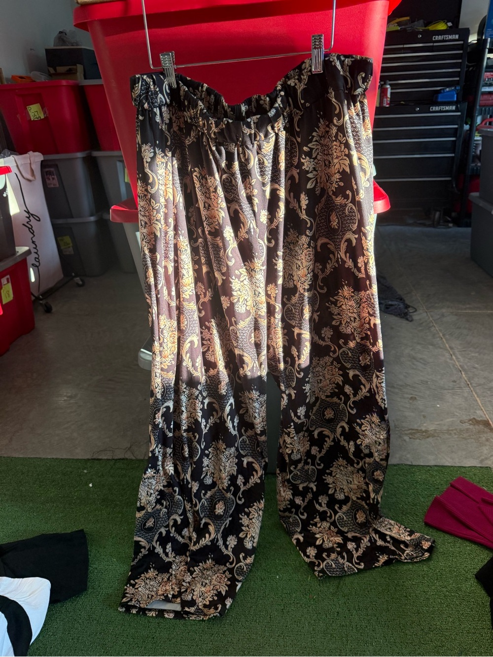 Women's Black & Gold Wide-Leg Printed Pants p64
